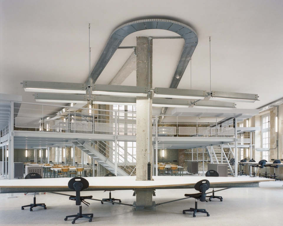 Ateliers Versailles by minuit architectes
