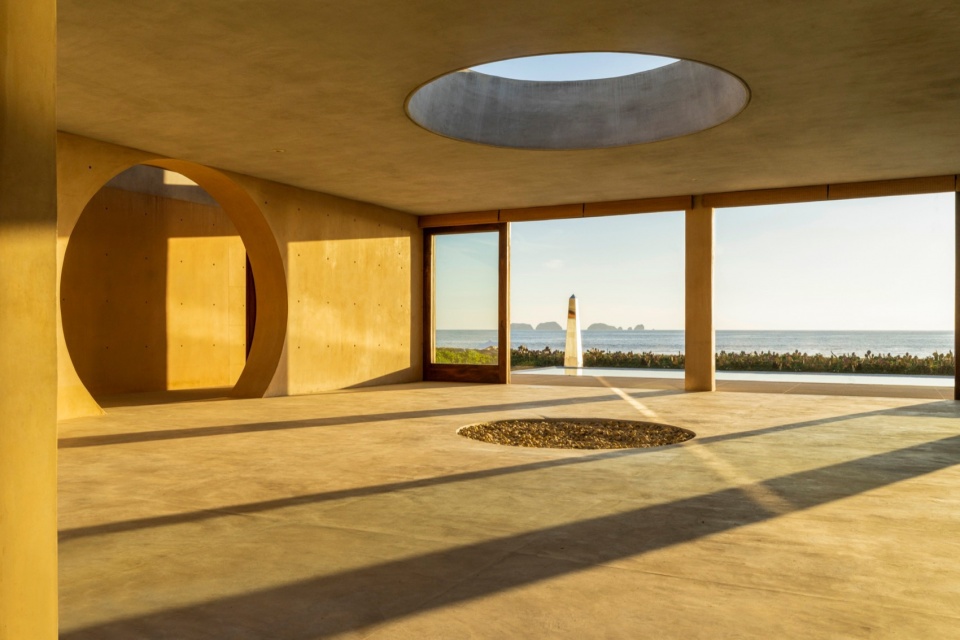 LYONS COMPLEX by CAAM Arquitectos
