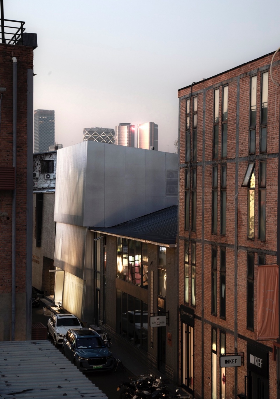 TAOA Reimagines an Old Industrial Building at 798 Art District into Its Office