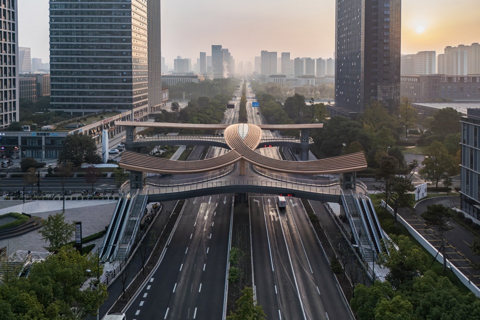 the pedestrian bridge of binkang road and jucai road by chinacuc