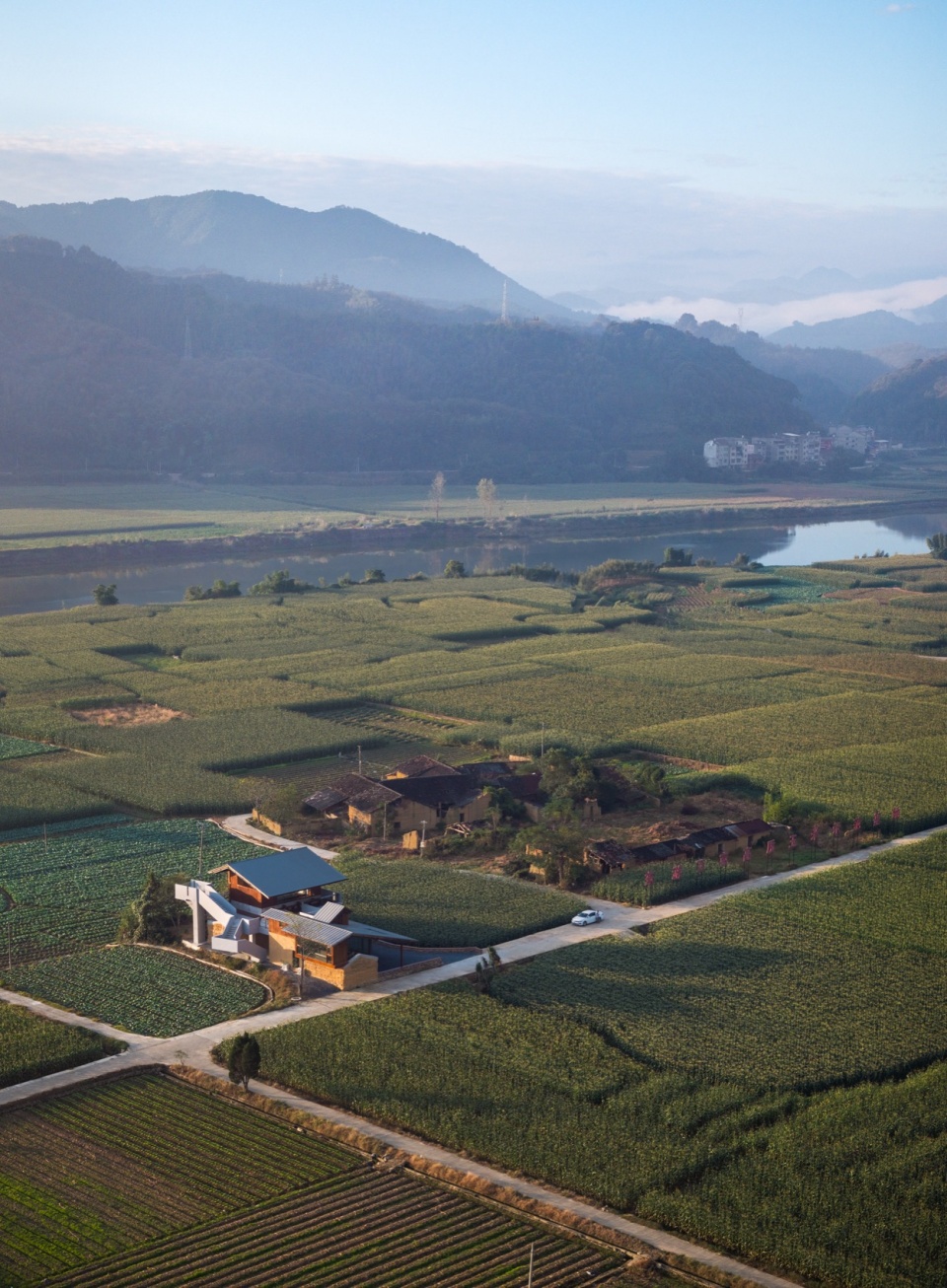 dongyou corn courier station by suipingyili architecture studio