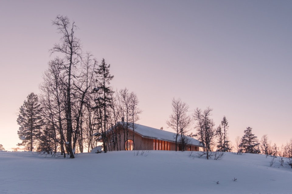 mountain cabin in hallandsfjell by quentin desfarges