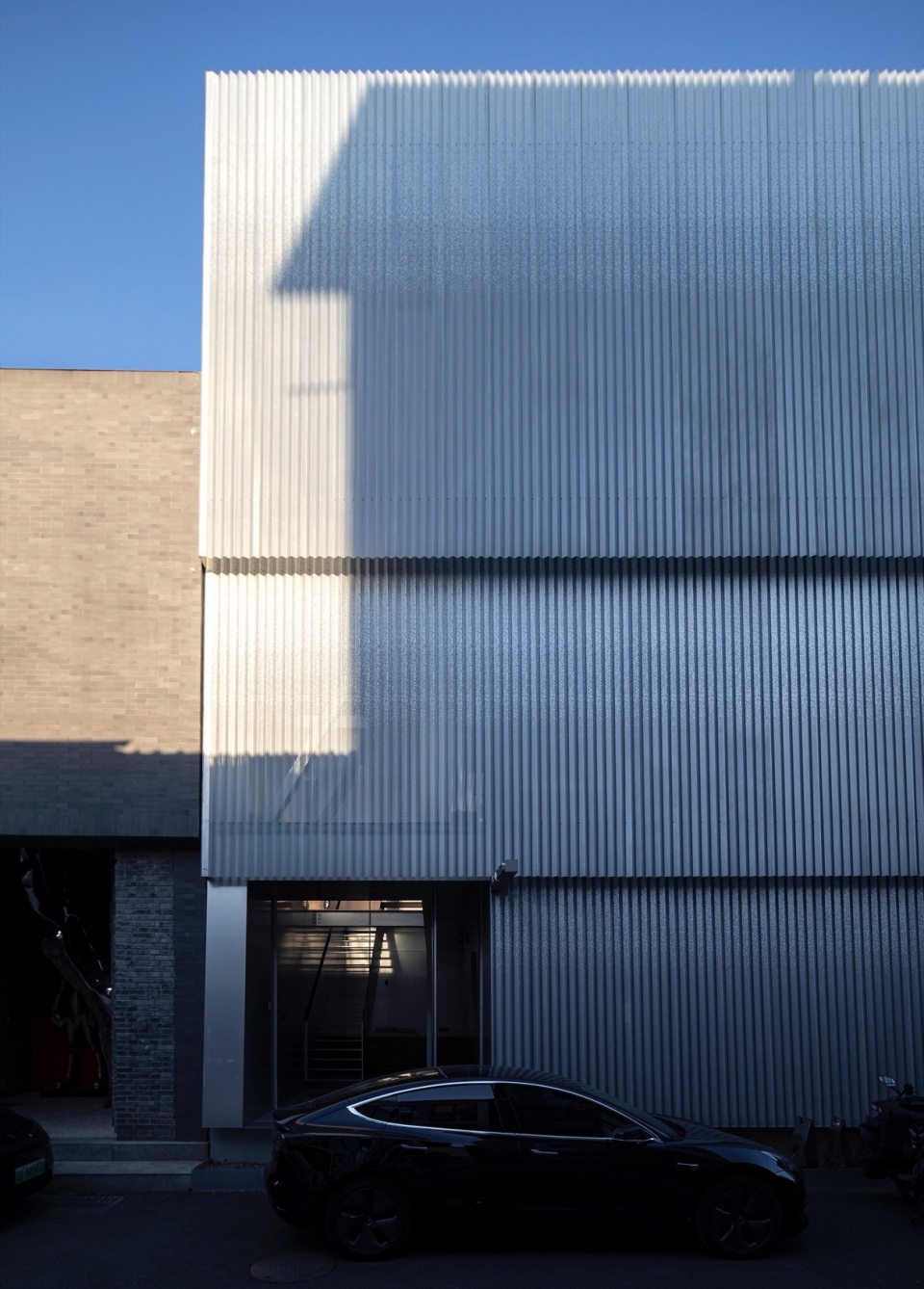 TAOA Reimagines an Old Industrial Building at 798 Art District into Its Office