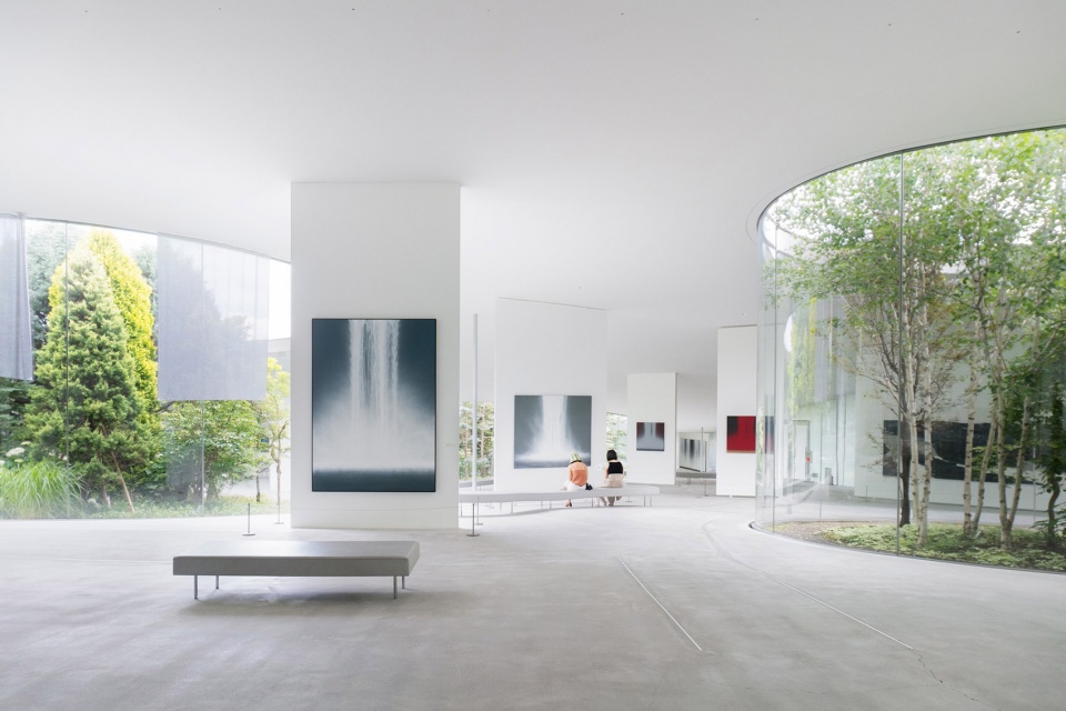 context form and light exhibition architectural photography by william mulvihill