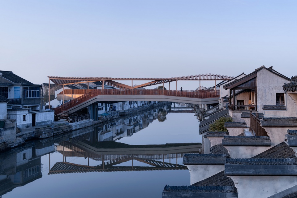 Fold and Curve Bridges in Changshu by Shenzhen Huahui Design X STUDIO