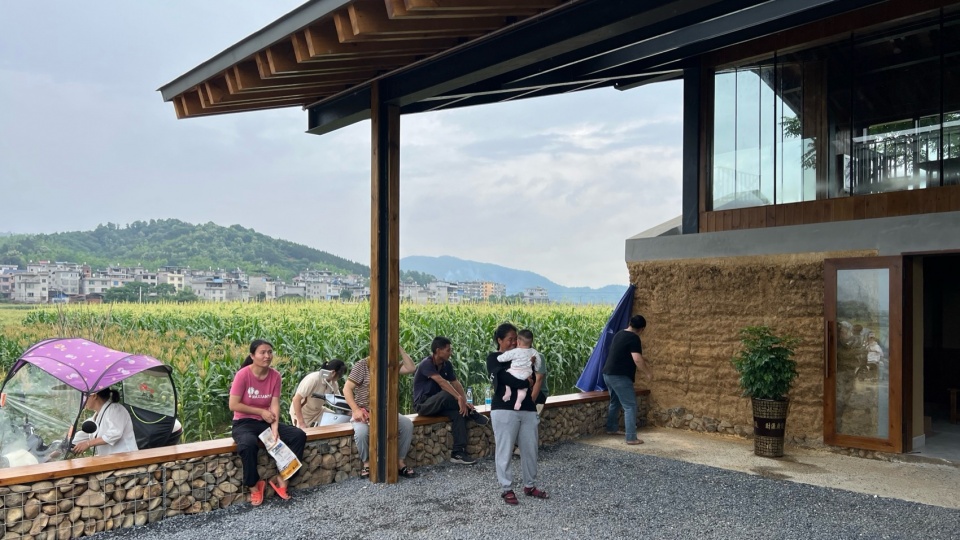 dongyou corn courier station by suipingyili architecture studio