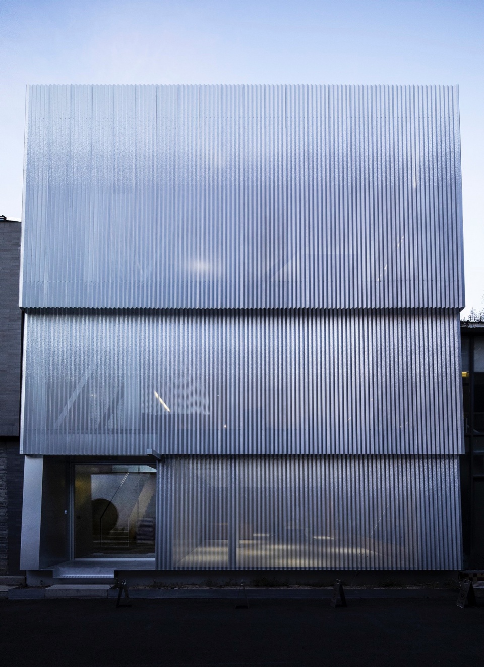 TAOA Reimagines an Old Industrial Building at 798 Art District into Its Office