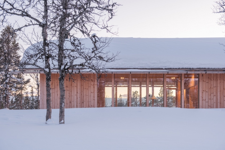 mountain cabin in hallandsfjell by quentin desfarges