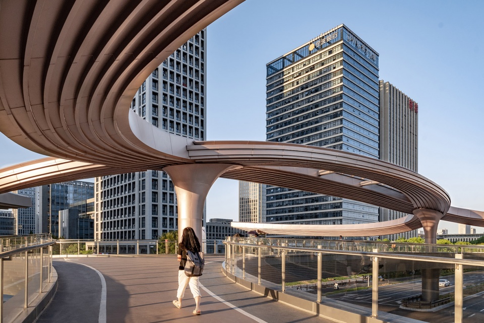 the pedestrian bridge of binkang road and jucai road by chinacuc