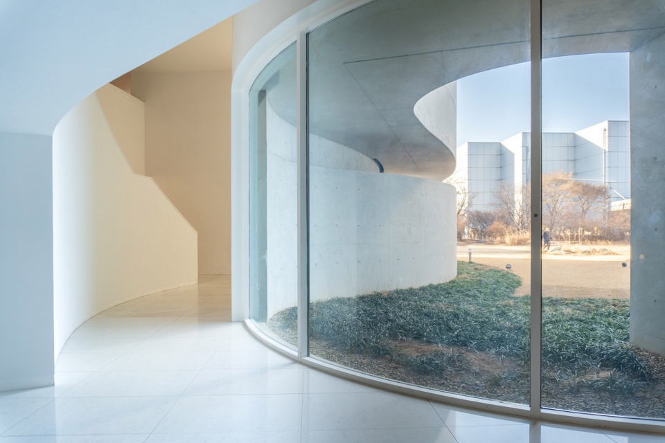 context form and light exhibition architectural photography by william mulvihill