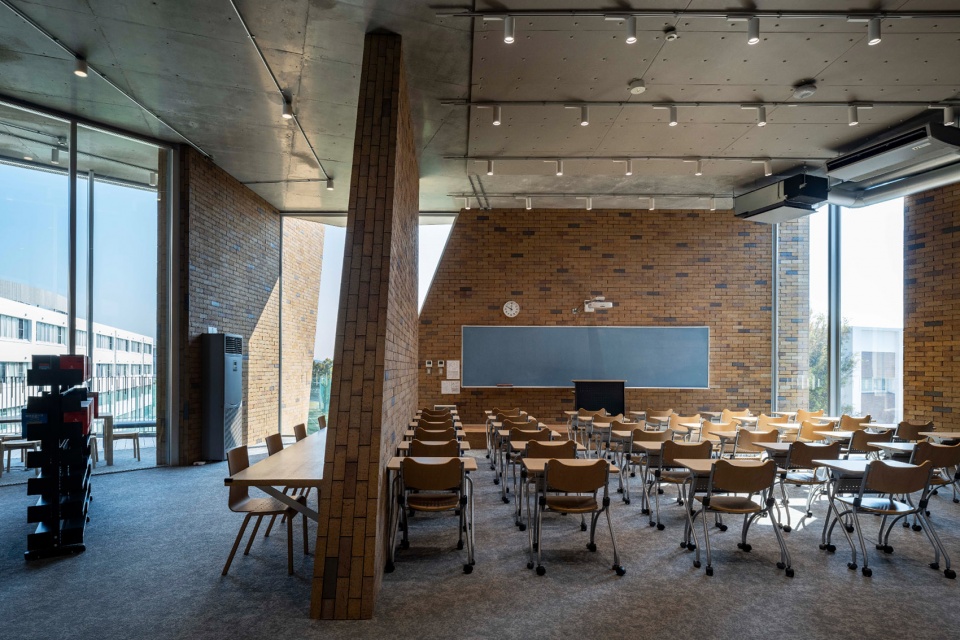 shonan institute of technology high school library by fukei