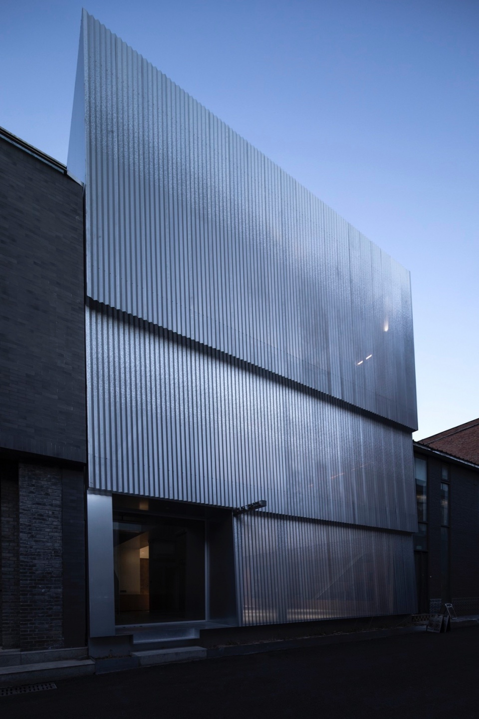 TAOA Reimagines an Old Industrial Building at 798 Art District into Its Office