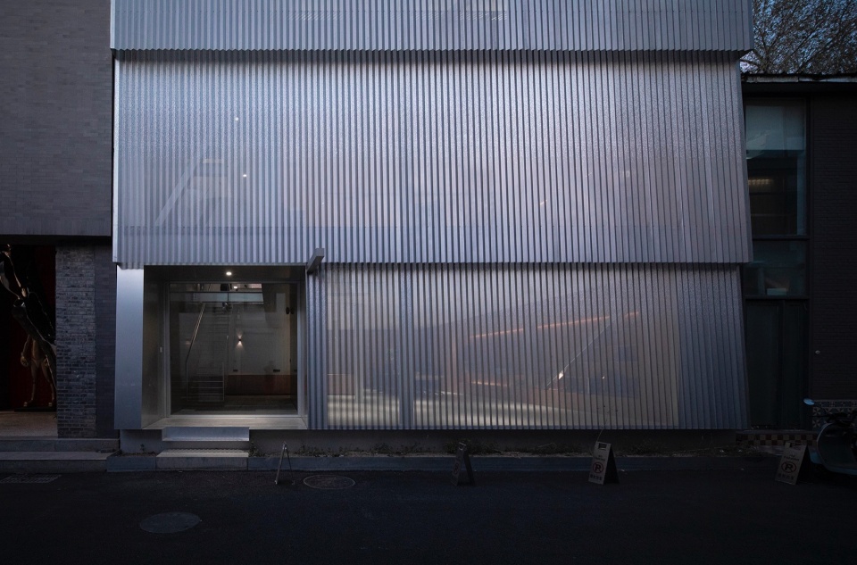 TAOA Reimagines an Old Industrial Building at 798 Art District into Its Office