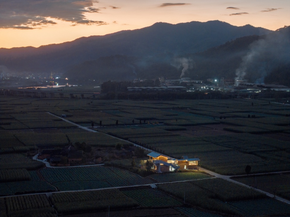 dongyou corn courier station by suipingyili architecture studio
