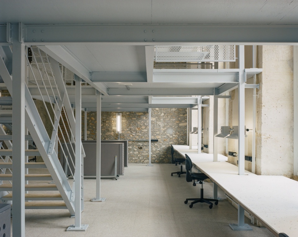 Ateliers Versailles by minuit architectes