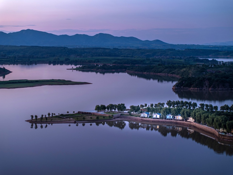 lakeside countryside homestay by menjue architects