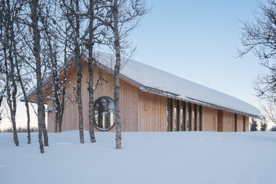 mountain cabin in hallandsfjell by quentin desfarges