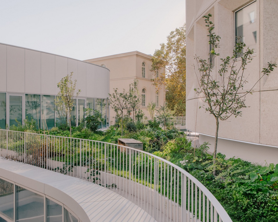 racine tower by maud caubet architectes