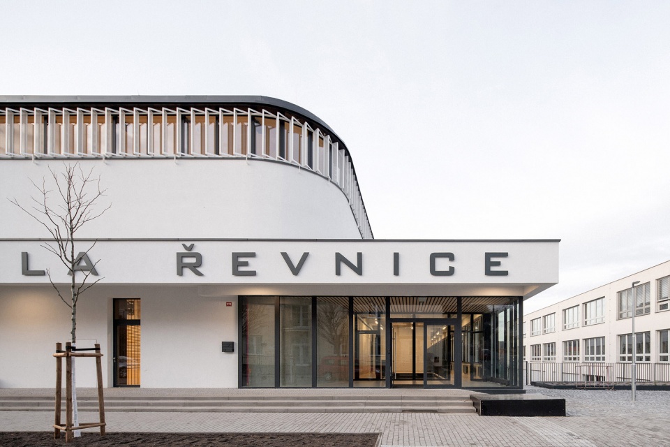 sports hall revnice by grido architekti