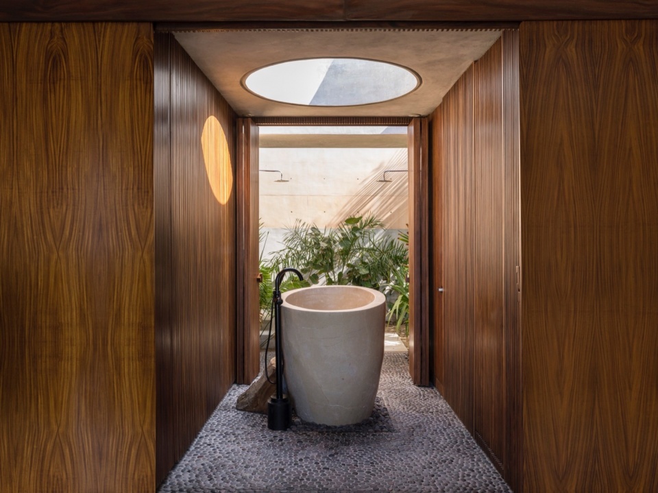 LYONS COMPLEX by CAAM Arquitectos