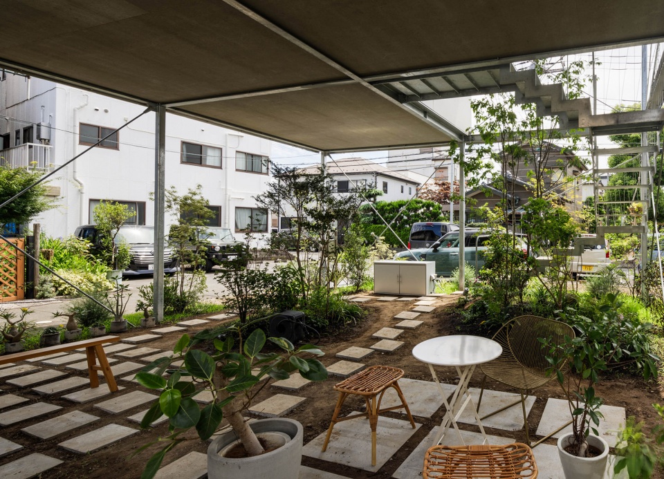 blank garden by unemori architects