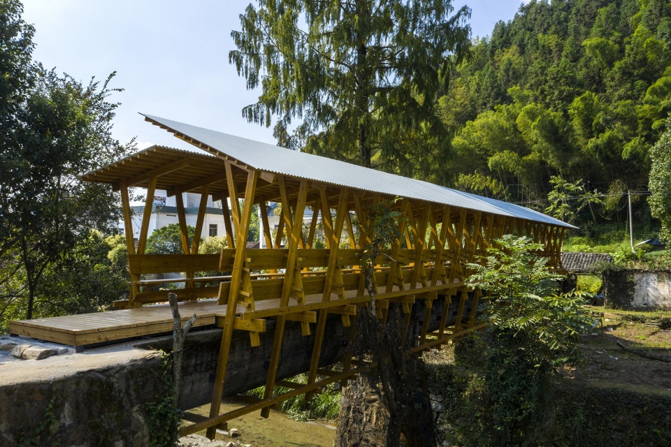 fw jithe covered bridge on aqueduct by iara