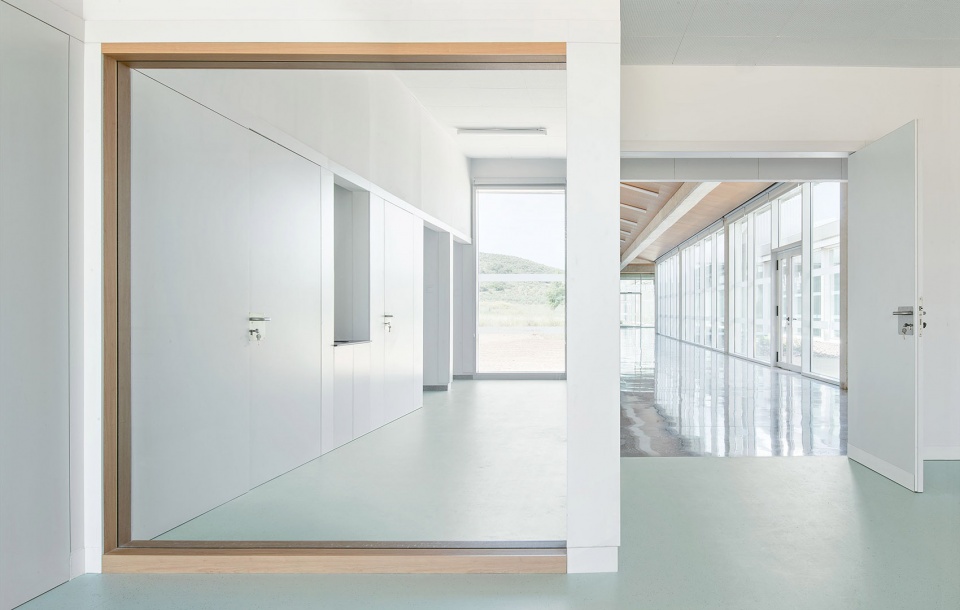 health centre by paradigma estudio