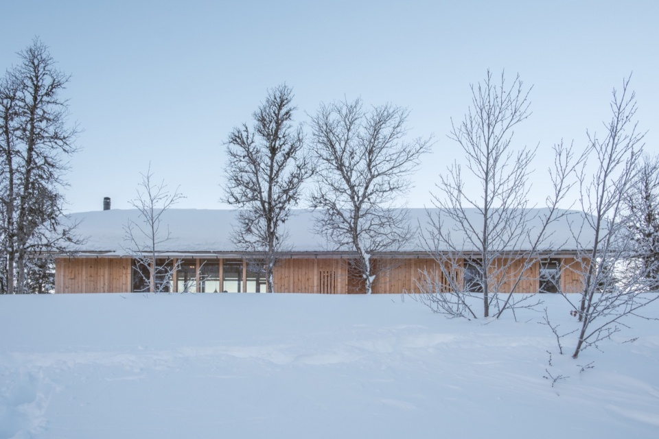 mountain cabin in hallandsfjell by quentin desfarges