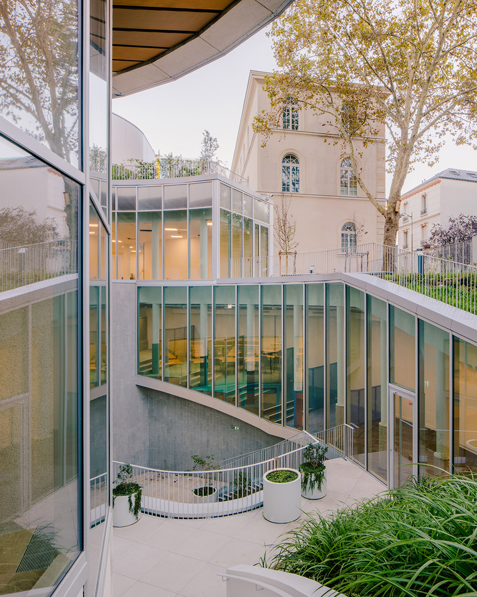 racine tower by maud caubet architectes