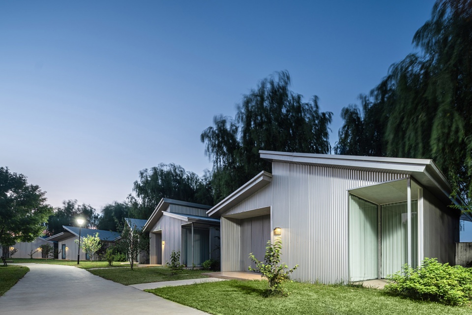 lakeside countryside homestay by menjue architects