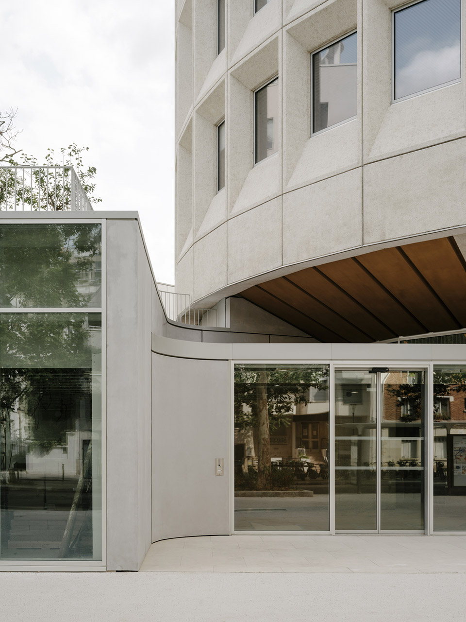 racine tower by maud caubet architectes