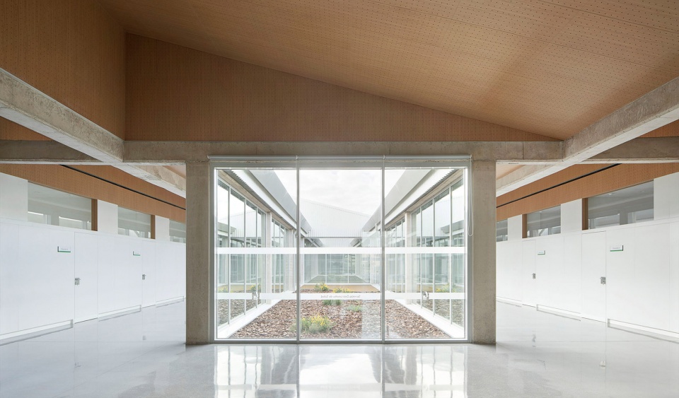 health centre by paradigma estudio