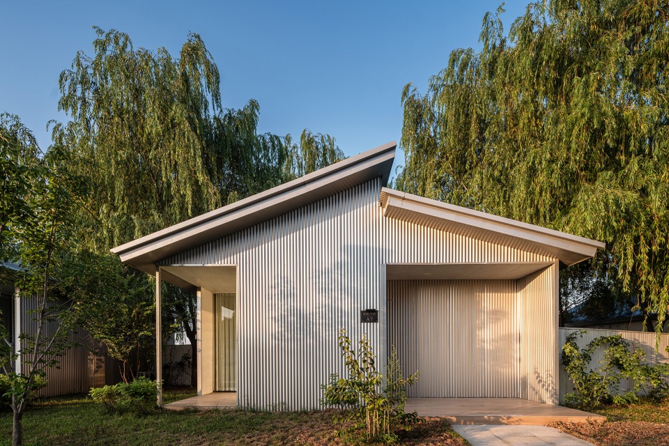 lakeside countryside homestay by menjue architects