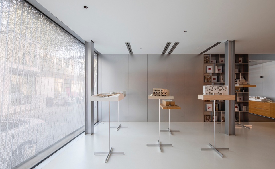 TAOA Reimagines an Old Industrial Building at 798 Art District into Its Office