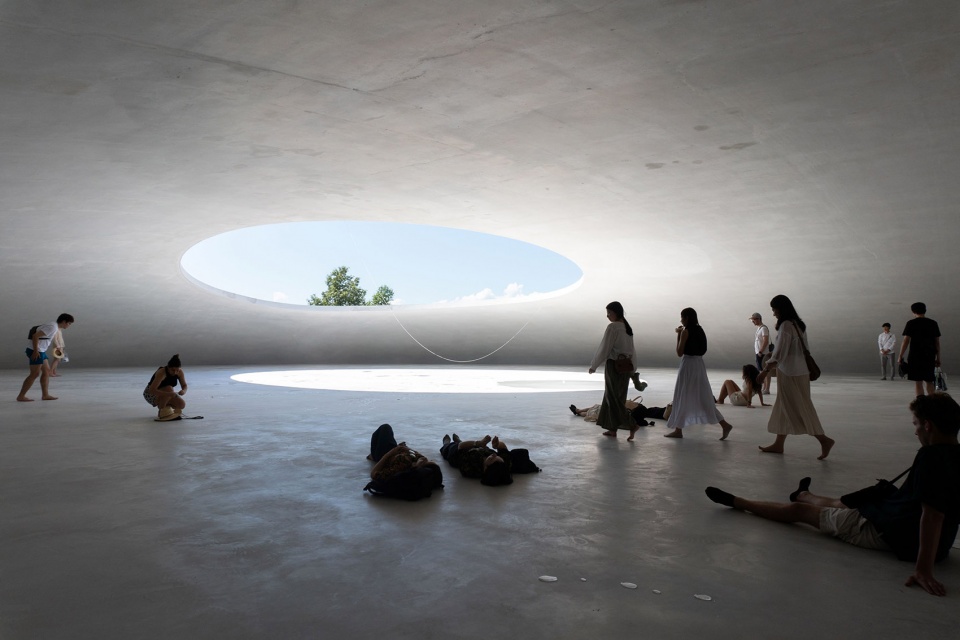 context form and light exhibition architectural photography by william mulvihill