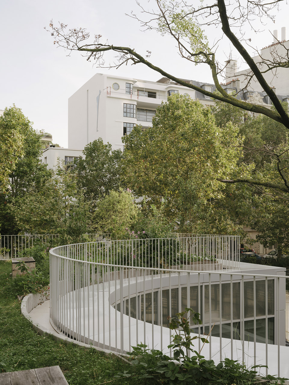 racine tower by maud caubet architectes