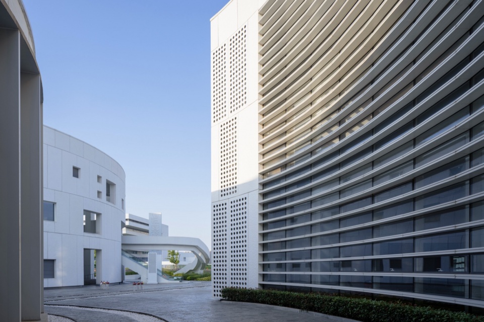 wuhan dongxihu cultural center by cadg daqiarchitects