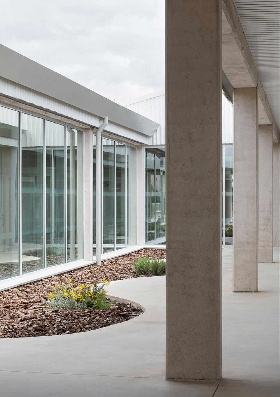 health centre by paradigma estudio