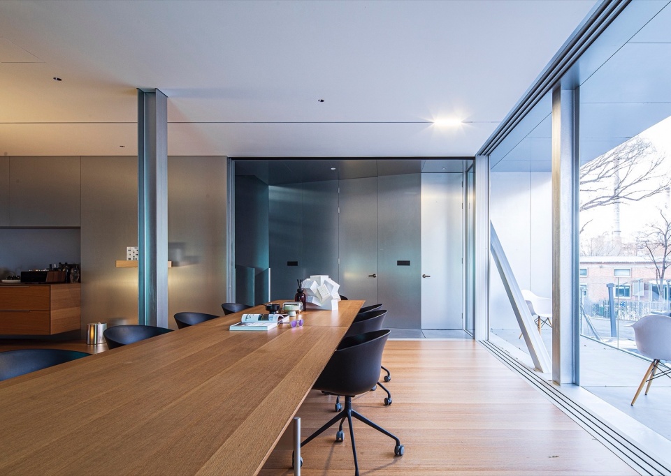 TAOA Reimagines an Old Industrial Building at 798 Art District into Its Office