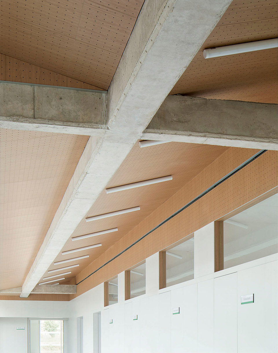 health centre by paradigma estudio