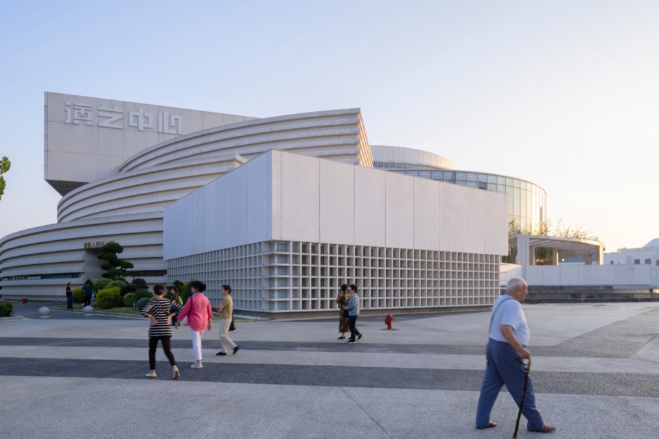 wuhan dongxihu cultural center by cadg daqiarchitects