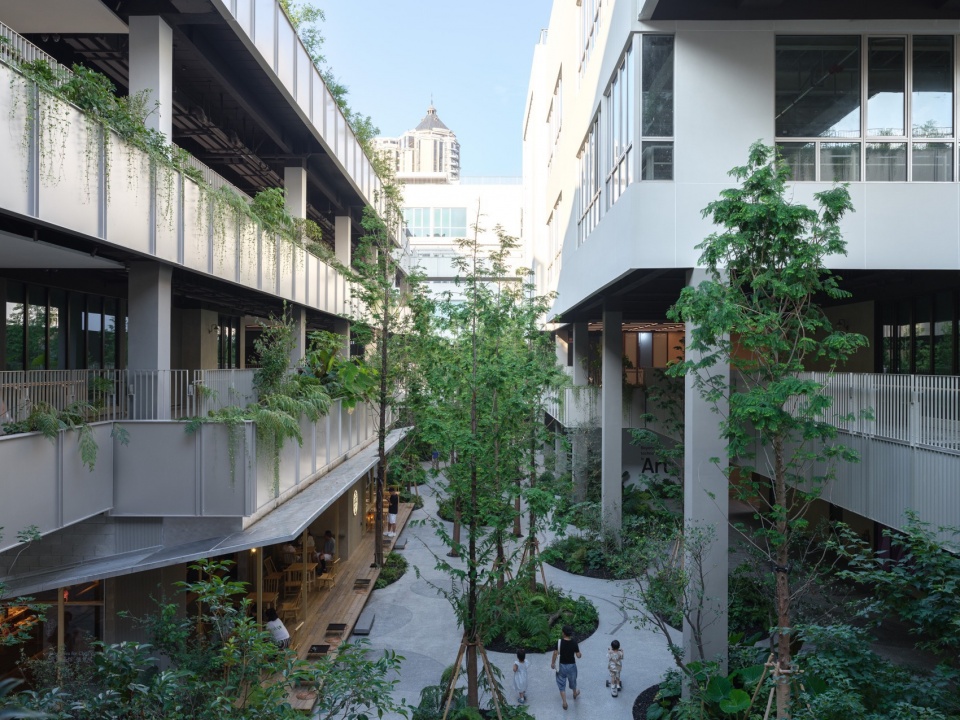 Columbia Circle Phase II Architectural Refinement Gray Space Interior and Guide System by XU Studio