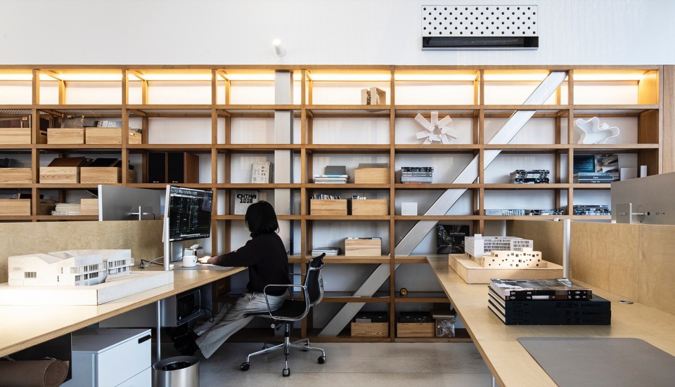 TAOA Reimagines an Old Industrial Building at 798 Art District into Its Office