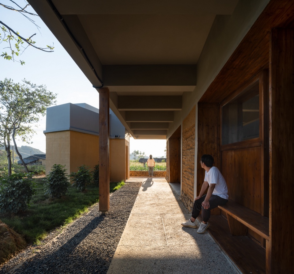 dongyou corn courier station by suipingyili architecture studio