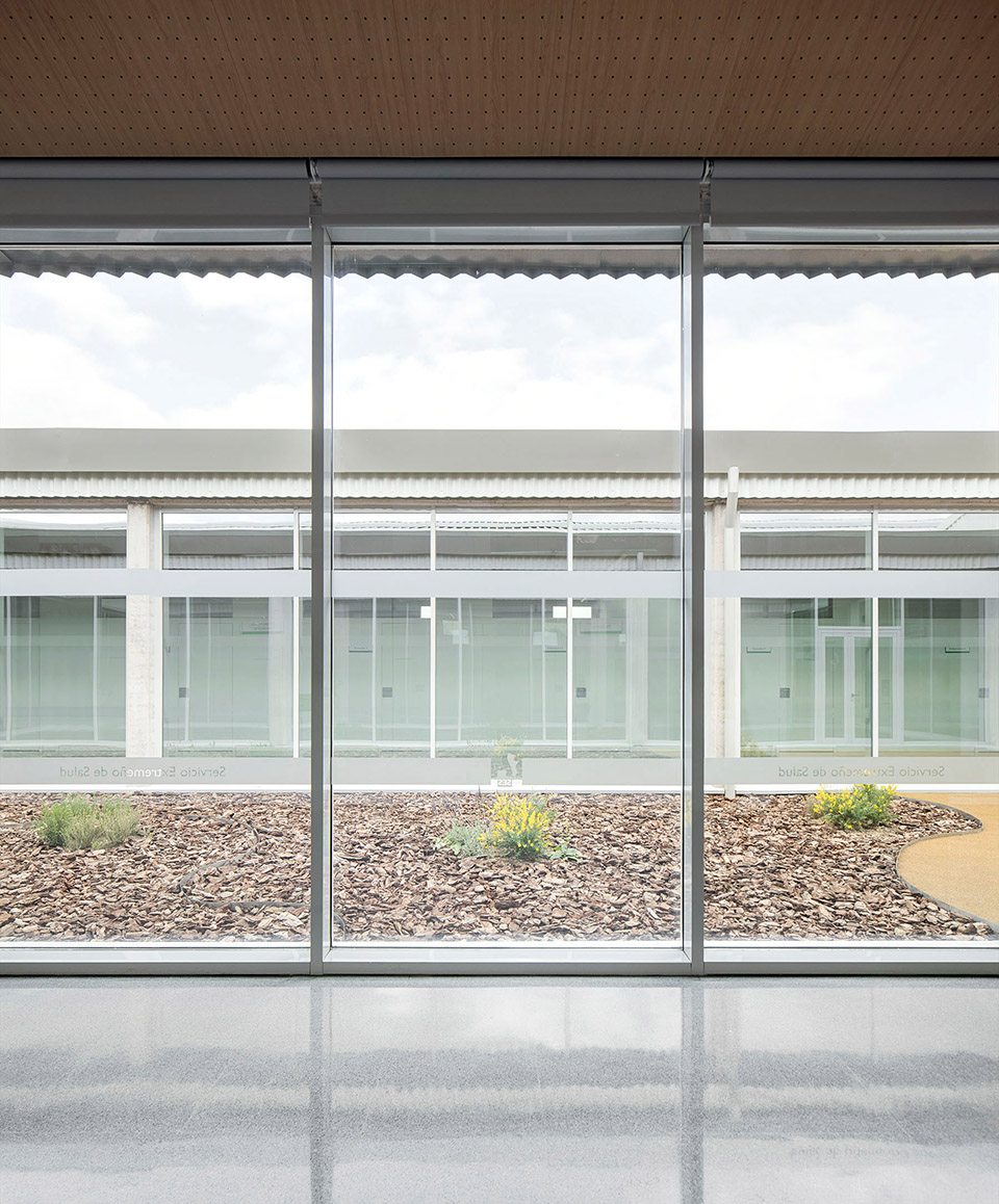 health centre by paradigma estudio