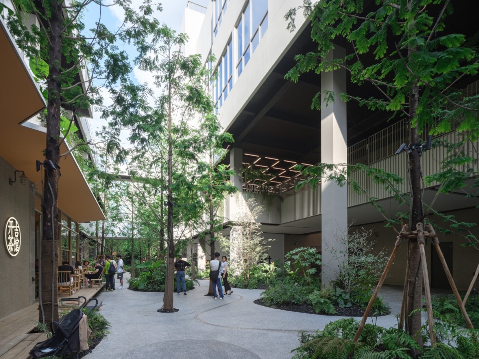 Columbia Circle Phase II Architectural Refinement Gray Space Interior and Guide System by XU Studio