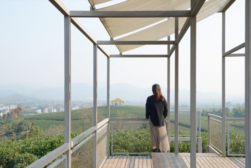 a floating pavilion on a tea mountain by youmu architects