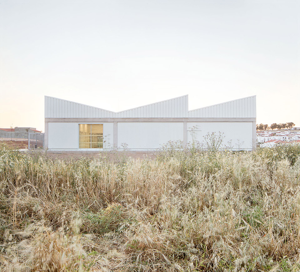 health centre by paradigma estudio