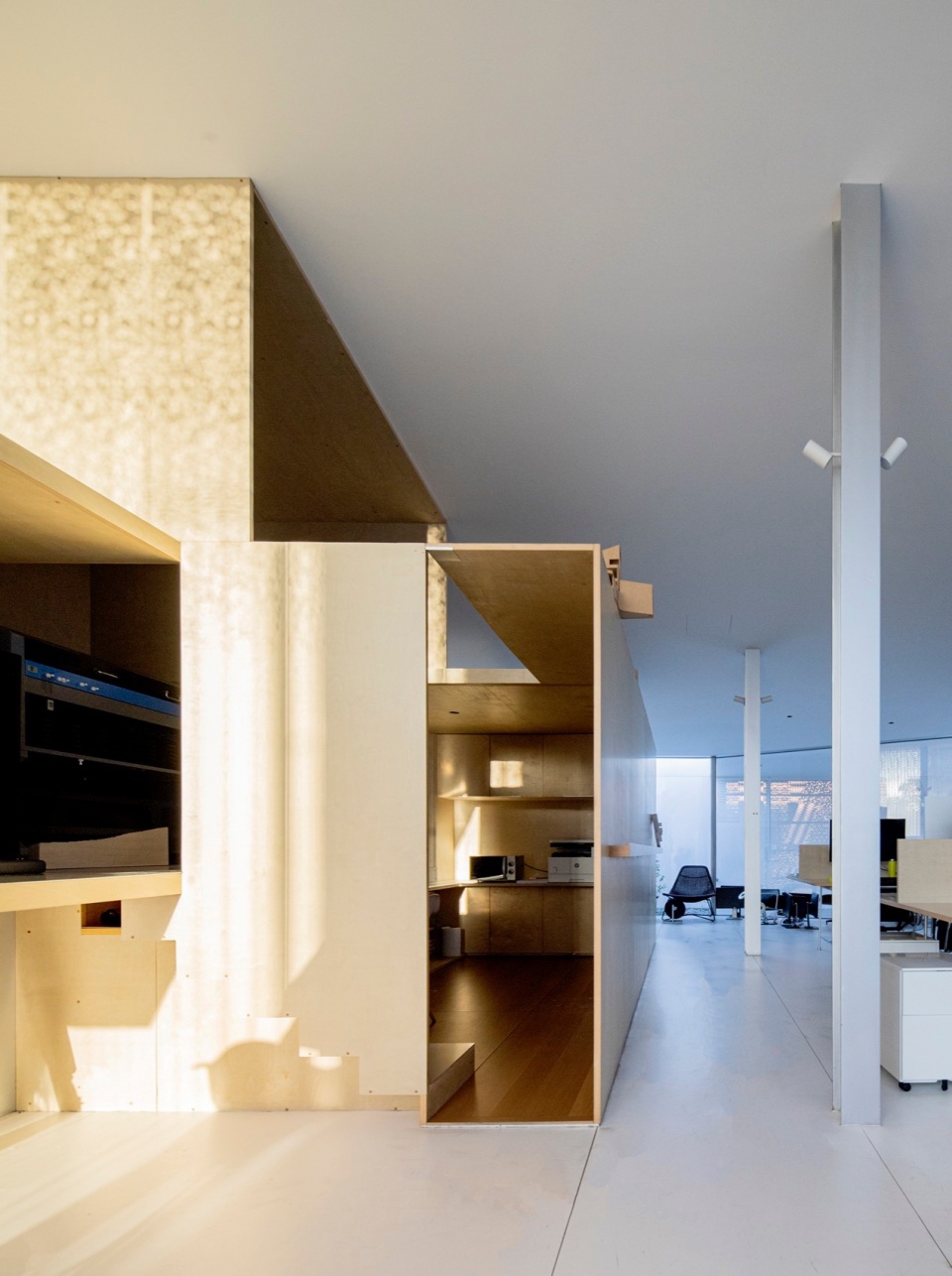 TAOA Reimagines an Old Industrial Building at 798 Art District into Its Office