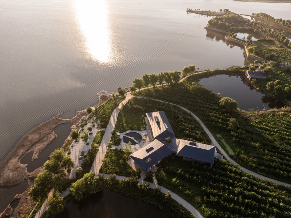 lakeside countryside homestay by menjue architects